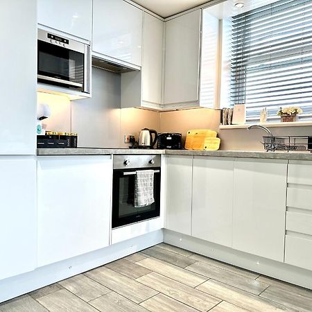 Stylish Studio With Sea Views Apartment Brighton Bagian luar foto